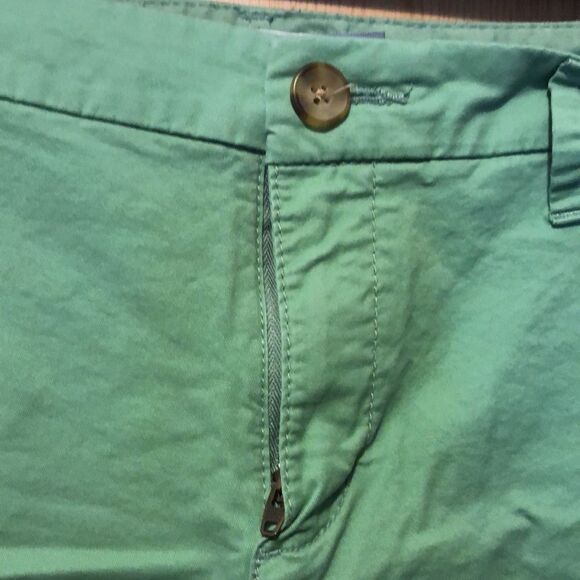 Old navy shorts size 8 green - Picture 2 of 4